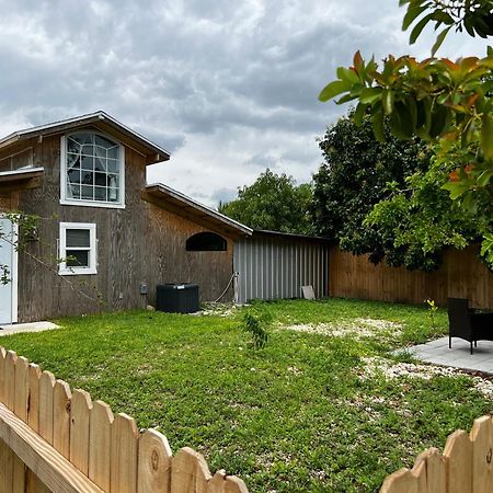 Maria'S Tiny Barn Guest House Homestead Exterior photo