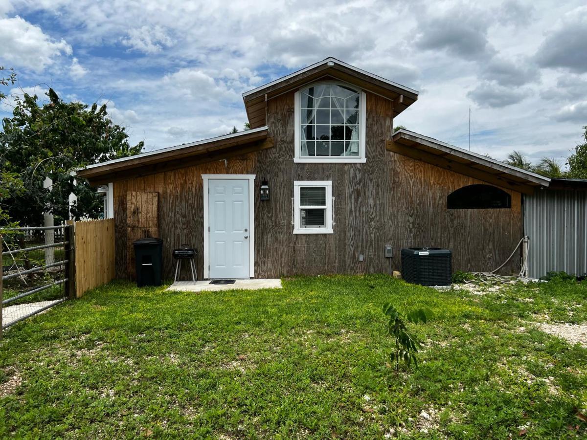 Maria'S Tiny Barn Guest House Homestead Exterior photo